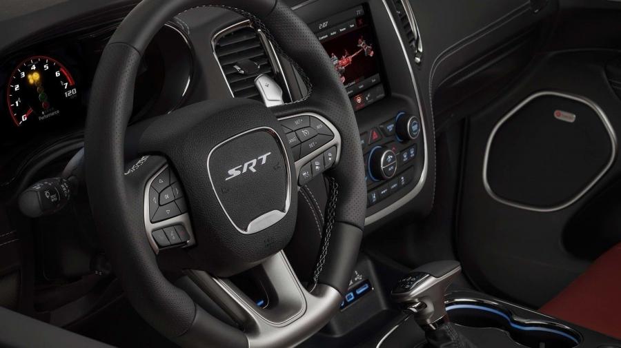 Детали интерьера Dodge Durango SRT (WD) 2017 года  (фото 65 из 100)